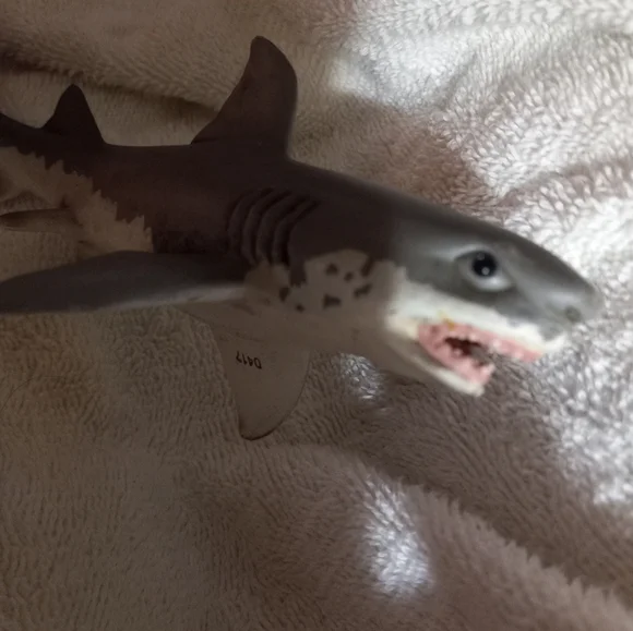 Vintage Shark Toy - Picture 2 of 11